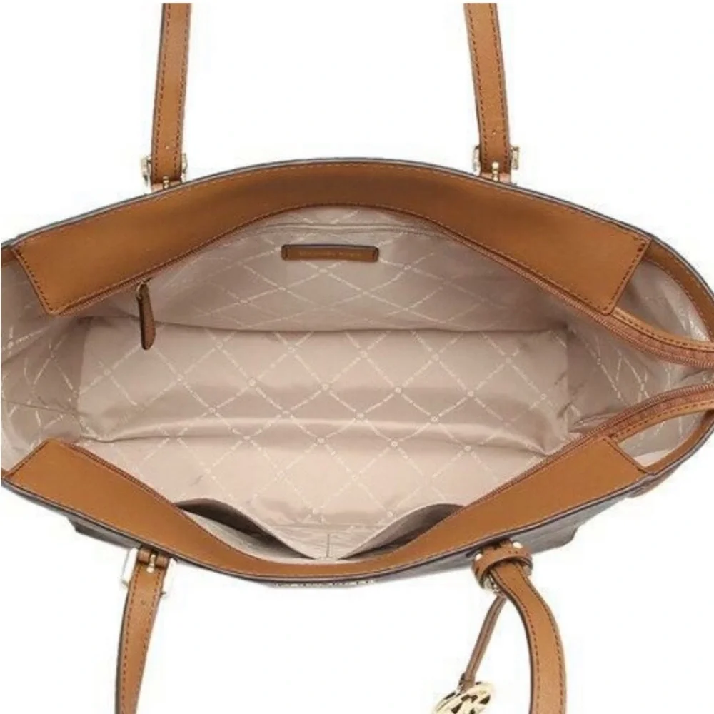 MICHAEL KORS GILLY LARGE DRAWSTRING TOTE BROWN SIGNATURE COLOR